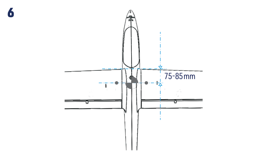 Centrage : 75–85 mm derrière le bord d’attaque de l’aile